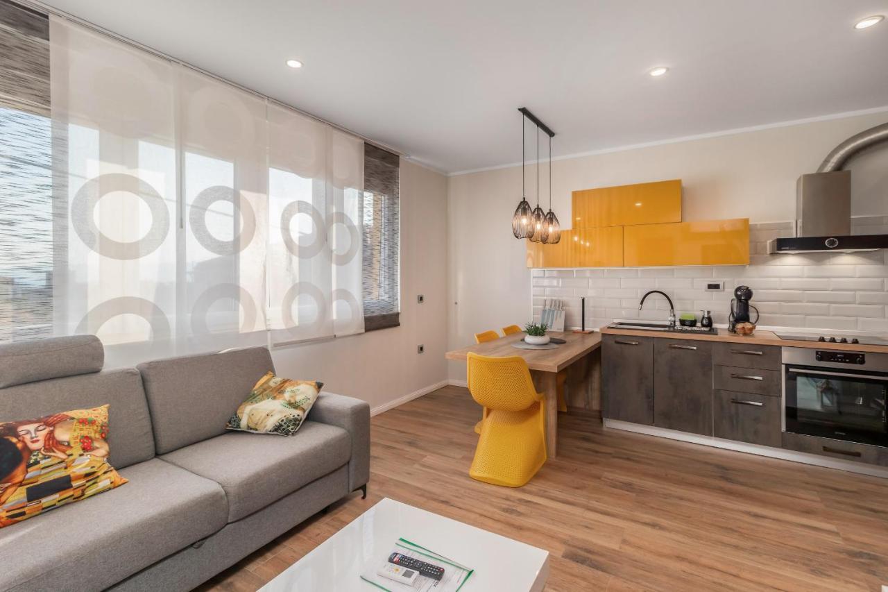 Adastra Apartments With Private Parking And Floor Heating 리예카 외부 사진